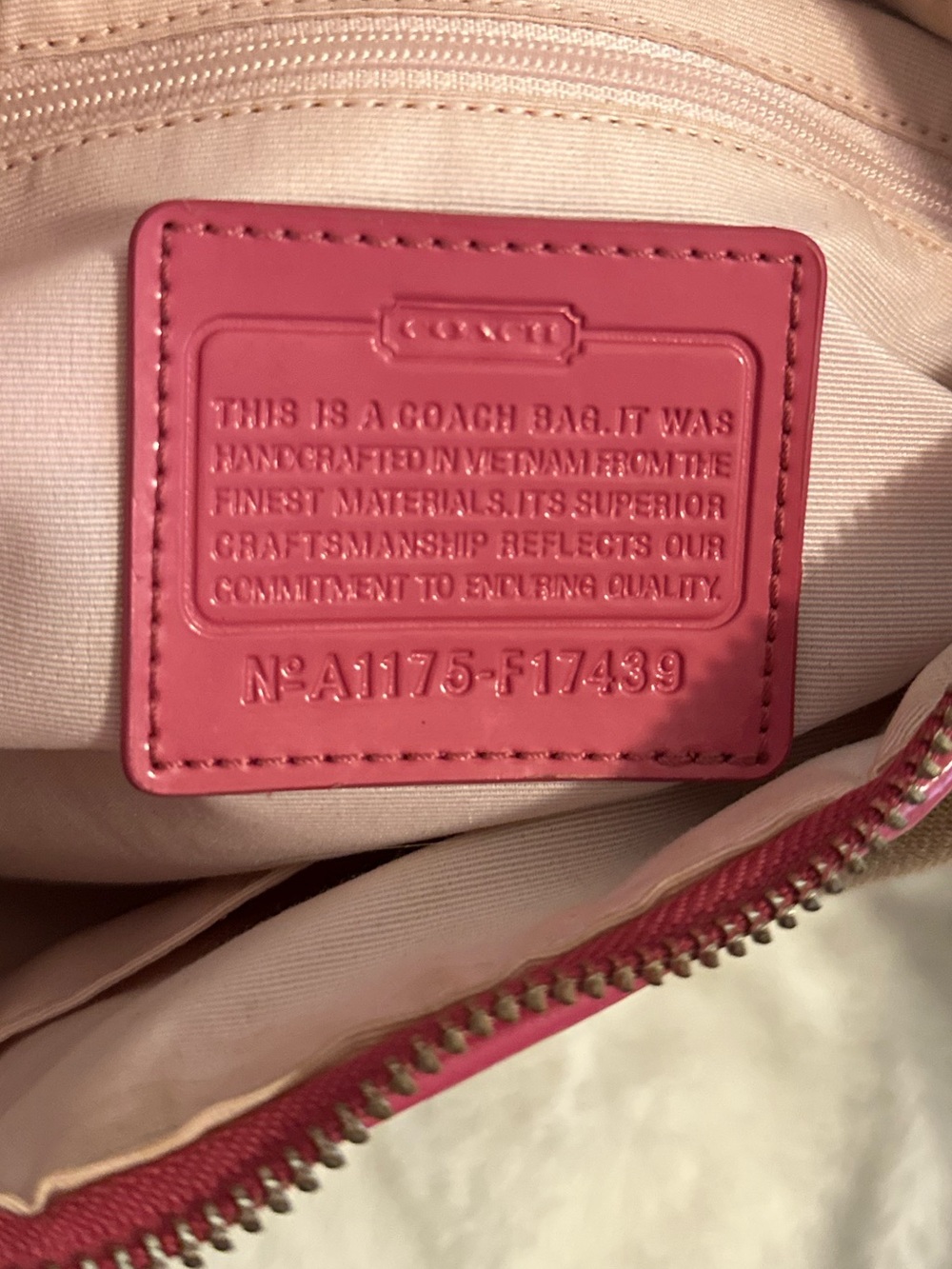 F19218 Vintage Pink Trim Signature Canvas Shoulder Bag- 2000’s - Picture 3 of 9